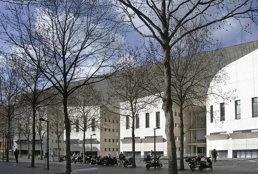 The City of Music (The Cité de la Musique) in Paris, architect C. Portzamparc (1984-1995). The Western part – the National Conservatory.