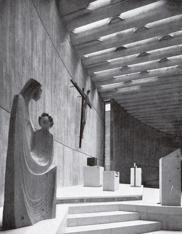 Imagen del altar de la capilla en la que se aprecia el dise&ntilde;o de cada uno de sus elementos. Figure 13. Image of the altar with the different designed elements.