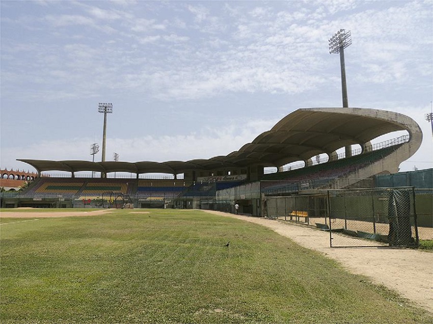 Estadio de b&eacute;isbol en Cartagena, arquitectos A. Ortega, G. Solano, J. Gait&aacute;n y dise&ntilde;os estructurales de G. Gonz&aacute;lez, 1947. Figure 2. Baseball Stadium in Cartagena, architects A. Ortega, G. Solano, J. Gait&aacute;n and structural calculations by G. Gonz&aacute;lez, 1947.