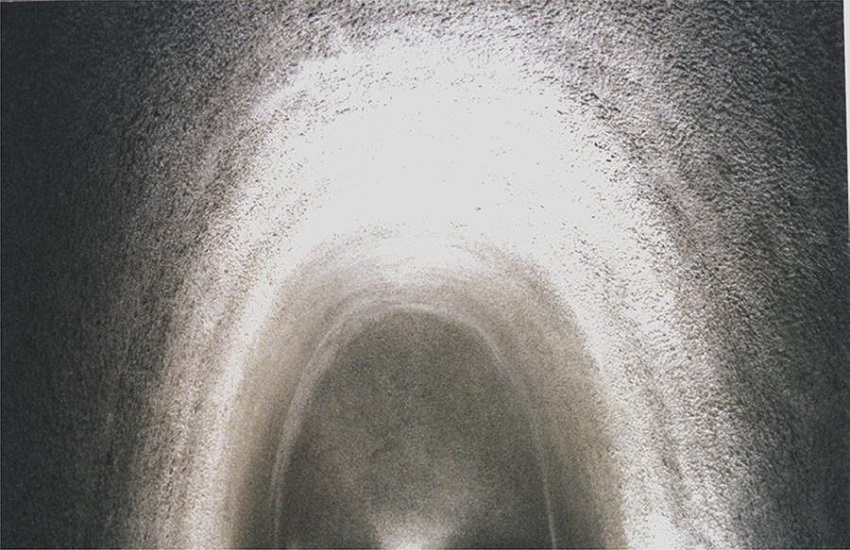 Le Corbusier, 1955. Nôtre Dame du Haut, Ronchamp. Lucernario Norte. Fotografía de Aurelio Vallespín. Figure 10. Le Corbusier, 1955. Nôtre Dame du Haut, Ronchamp. North light tower. Photograph by Aurelio Vallespín.