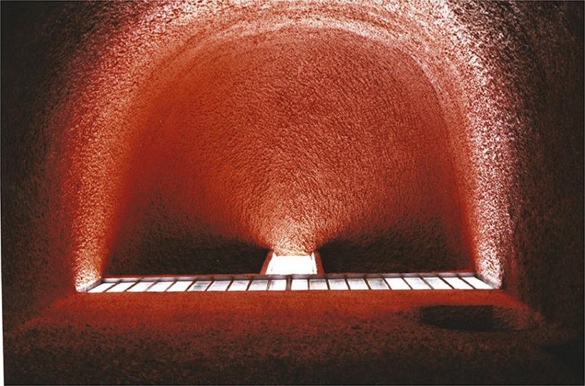 Le Corbusier, 1955. Nôtre Dame du Haut, Ronchamp. Lucernario Este. Fotografía de Aurelio Vallespín. Figure 12. Le Corbusier, 1955. Nôtre Dame du Haut, Ronchamp. East light tower. Photograph by Aurelio Vallespín.