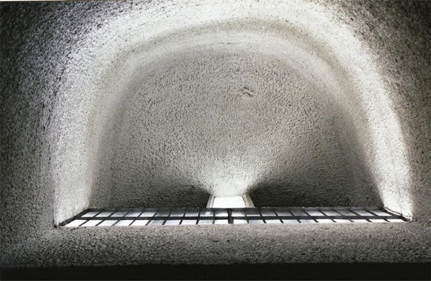 Le Corbusier, 1955. Nôtre Dame du Haut, Ronchamp. Lucernario Oeste. Fotografía de Aurelio Vallespín. Figure 13. Le Corbusier, 1955. Nôtre Dame du Haut, Ronchamp. West light tower. Photograph by Aurelio Vallespín.