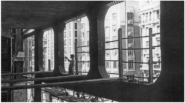 : Vierendeel truss. Madrid. (Source: https://cinesdemadrid.blogspot.com/2010_07_11_archive.html )