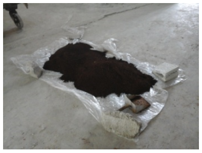 Elaboraci&oacute;n de Sustrato A mezcla de abono y suelo natural.