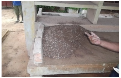 Elaboraci&oacute;n de Sustrato B mezcla de abono, suelo natural y granito.