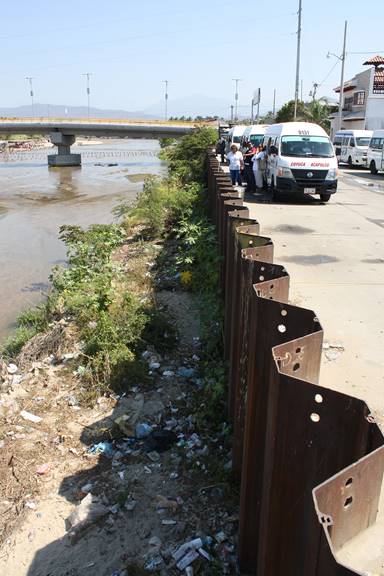 Protection curtain and Coyuca I Bridge in April 2017.