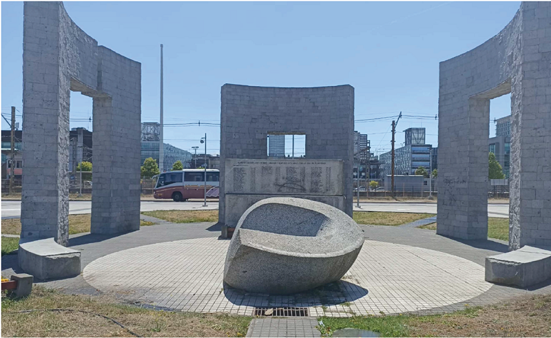 Vista interior conjunto escultórico Memorial DD.DD y Ejecutados Políticos y Parque Bicentenario, Concepción.