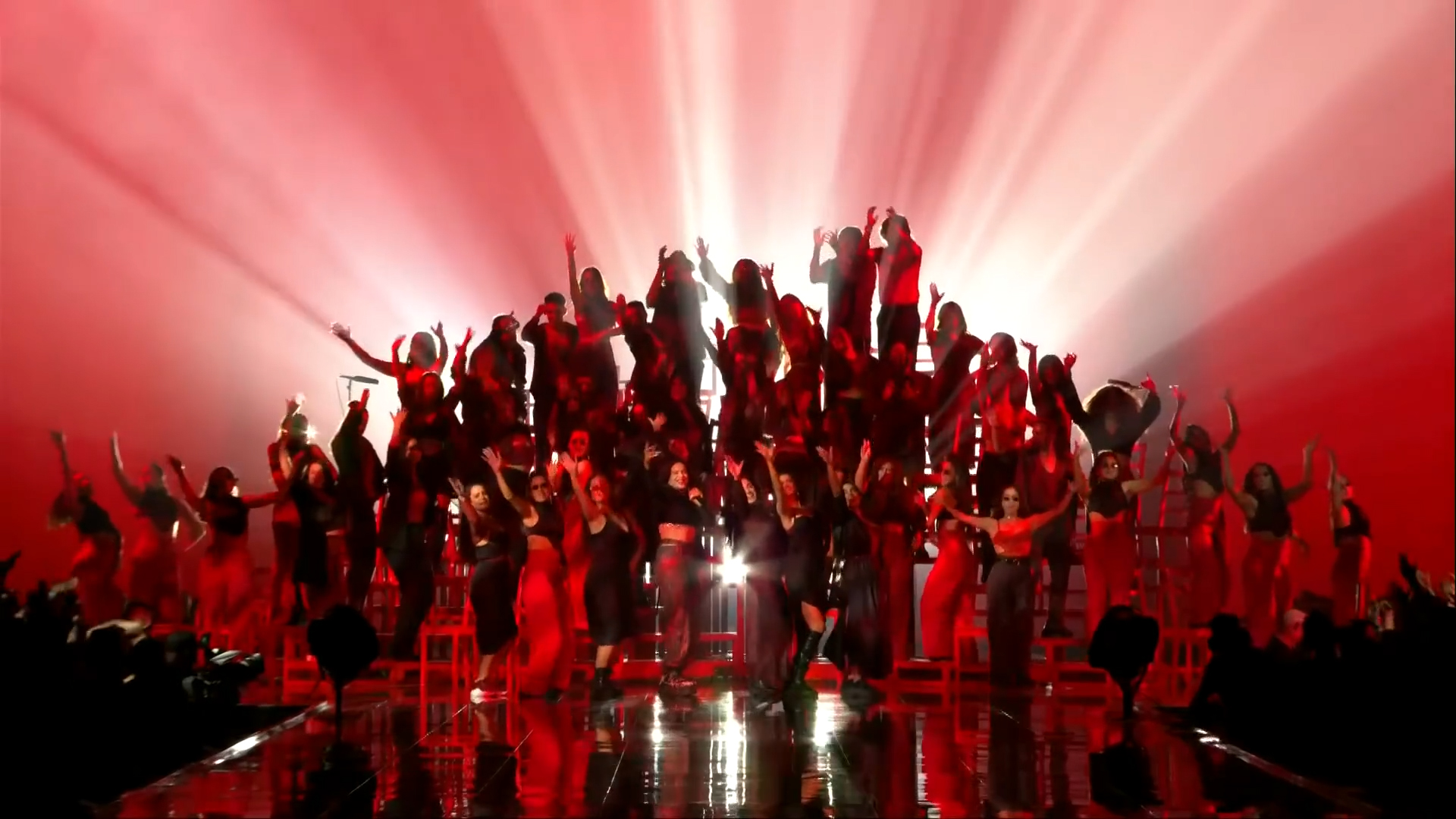 Rosala interpreta “Di mi nombre” en la gala de los premios MTV EMA (Sevilla, 6 de noviembre de 2019).