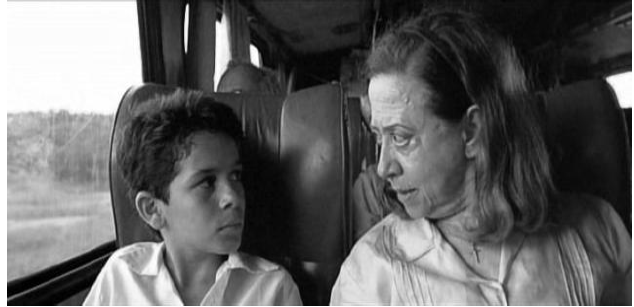 Fotograma
de Estación Central Brasil. Padres ausentes y familia psíquica