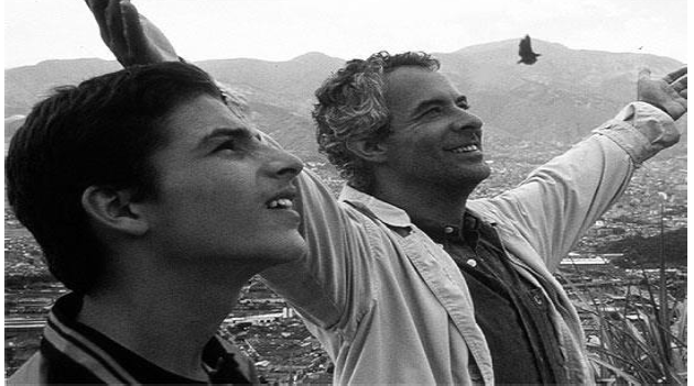 Fotograma
de La Virgen de los sicarios. Nuevas formas de amor y familia.