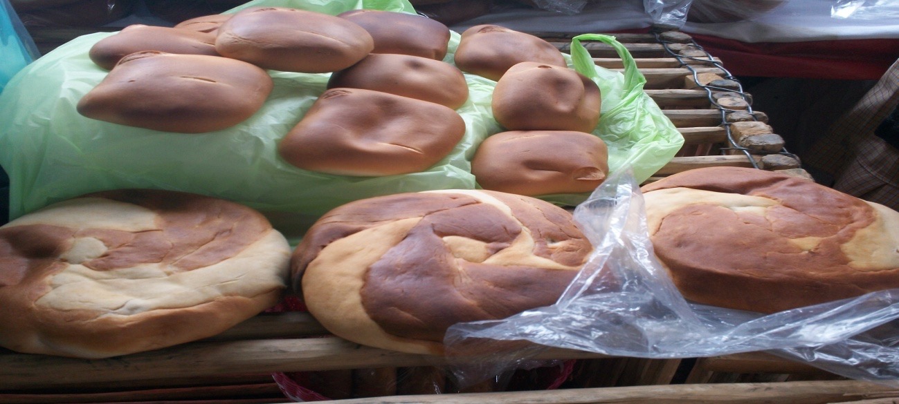 Foto 5. Pan de cocol y torta combinada
