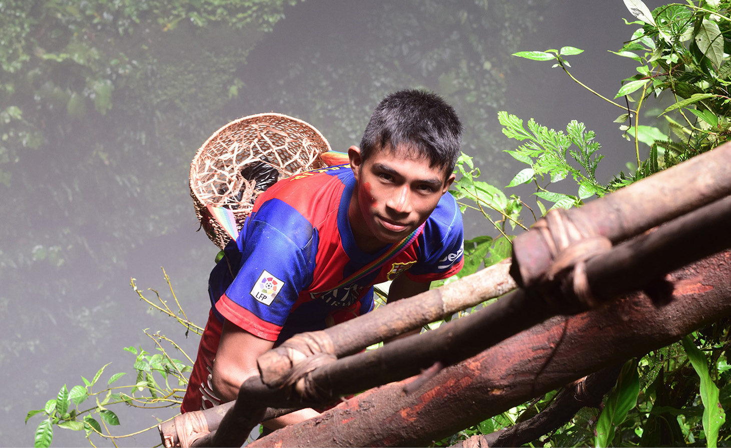 Descenso vertical; 50 metros de di&aacute;metro de la entrada de la cueva