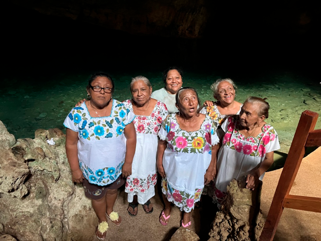 Mujeres de Hom�n participantes en el jets' lu'um