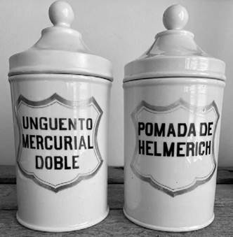 Contenedores de medicamentos del año 1945.