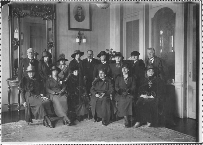 Imagen: parte de la comisin directiva de la Asociacin Pro-Derechos de la Mujer (ca. 1919)