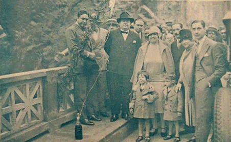 El gobernador Orfila, su familia y autoridades en la inauguraci�n del camino a Cacheuta