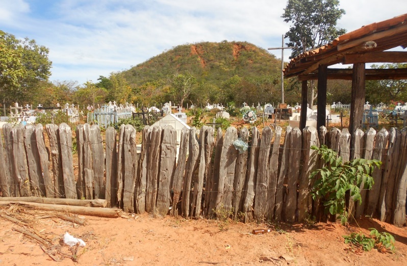 Cemit&eacute;rio de Porteira
de Santa Cruz