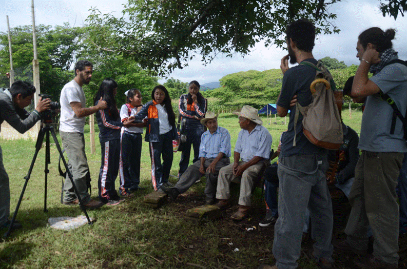 Di&aacute;logo de saberes entre los alumnos de la escuela telesecundaria los estudiantes y los campesinos en el marco de los Talleres de Arte y Buen Vivir Rancho Viejo junio 2017