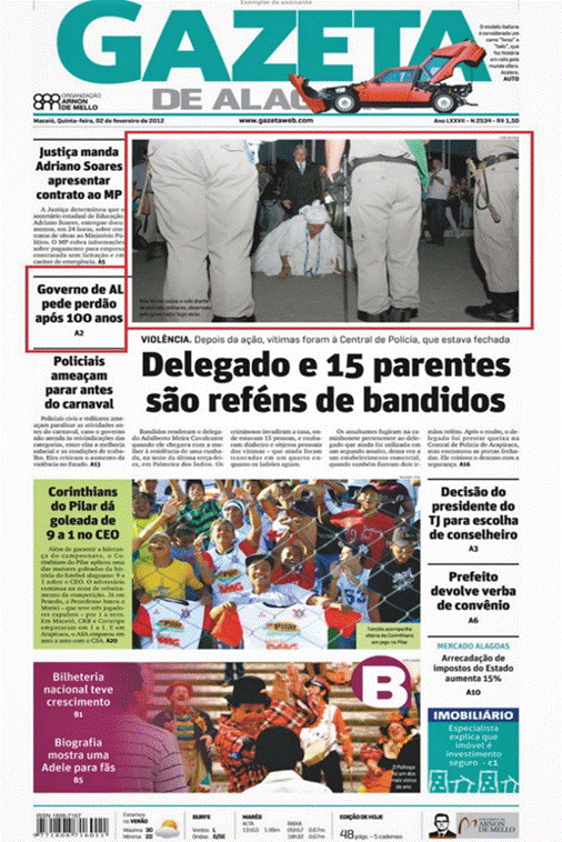 M&atilde;e Miriam beija o solo diante de policiais militares observada por Teot&ocirc;nio Vilela governador de Alagoas