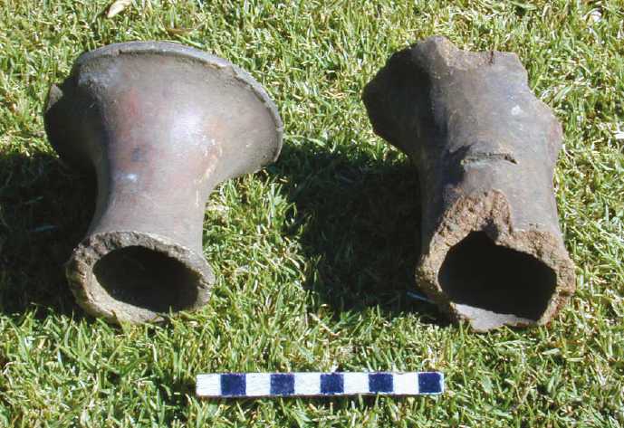 Bordes de aríbalos incaicos (colección de superficie) (foto: Alexis Mantha).