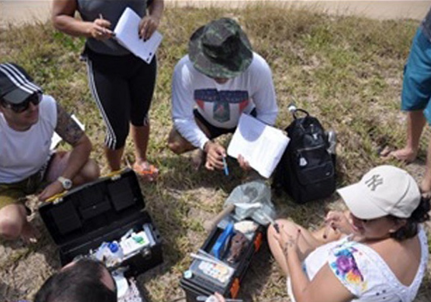 Manipulação de reagentes em amostras