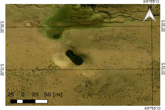 Dolinas aisladas (uvala) N.º 14 y 15, se puede observar que inmediatamente en su extremo izquierdo se está formando una nueva dolina. Zona norte presencia de vegas. Geositio 11