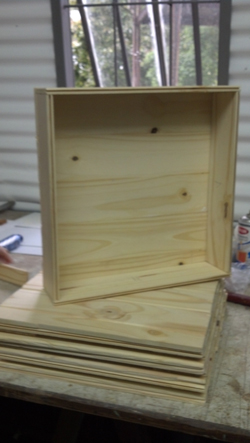 Probeta vac&iacute;a. Machimbre de 15mm en ambas caras. C&aacute;mara de aire en el interior. K=2,4 W/m2K; k=0,24 W/mK.