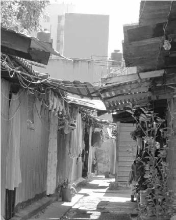 Campamento de damnificados proveniente de los sismos de 1985.