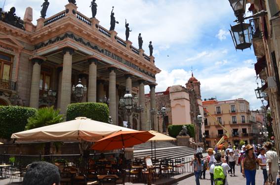 Ocupaci&oacute;n del espacio p&uacute;blico en plaza y calles adyacentes a los edificios patrimoniales m&aacute;s destacados de la ciudad.
