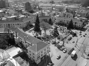 Plaza Perú (1941-49). Caja de la Habitación Popular. Fuente: Fotografía de Pablo Fuentes Hernández.
