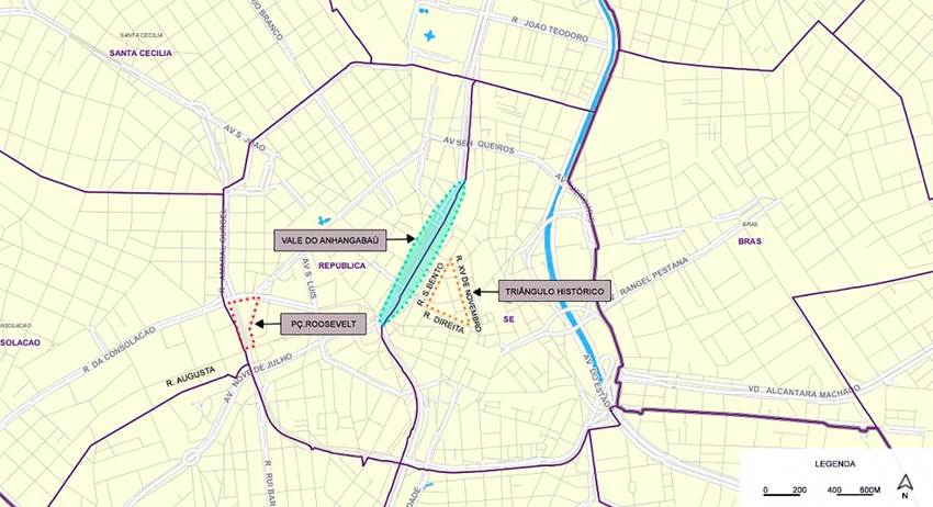 O per&iacute;metro do Centro Hist&oacute;rico de S&atilde;o Paulo contornado em roxo e o Tri&acirc;ngulo Hist&oacute;rico, pontilhado em amarelo.