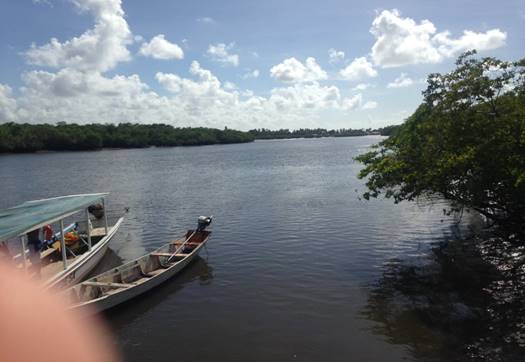 Atravessando o rio para ir  Ilha.
