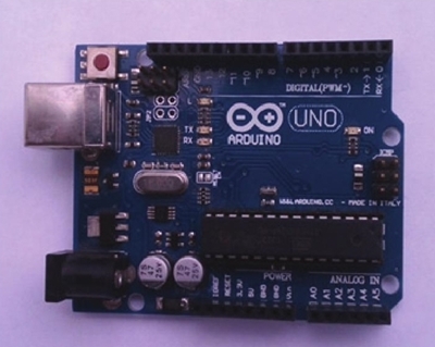 Aspecto f&iacute;sico del Arduino UNO. 