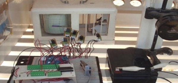 Aspecto de los sensores HMZ-433 A1 dentro de la garita meteorol&oacute;gica.