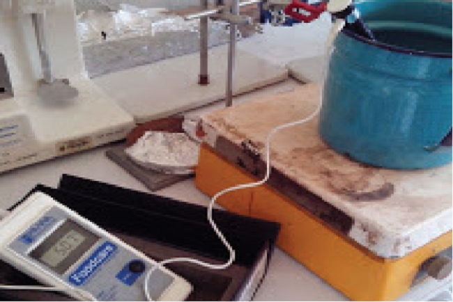 La mezcla de nopal y agua fue sometida a un proceso de calentamiento mediante equipo de laboratorio thermoline a fin de alcanzar una temperatura óptima para el aprovechamiento de los carbohidratos en la mezcla.