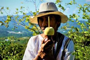 Ind&iacute;gena Wiwa y Dumburru. Bonda, Santa Marta, Colombia, 2022. 