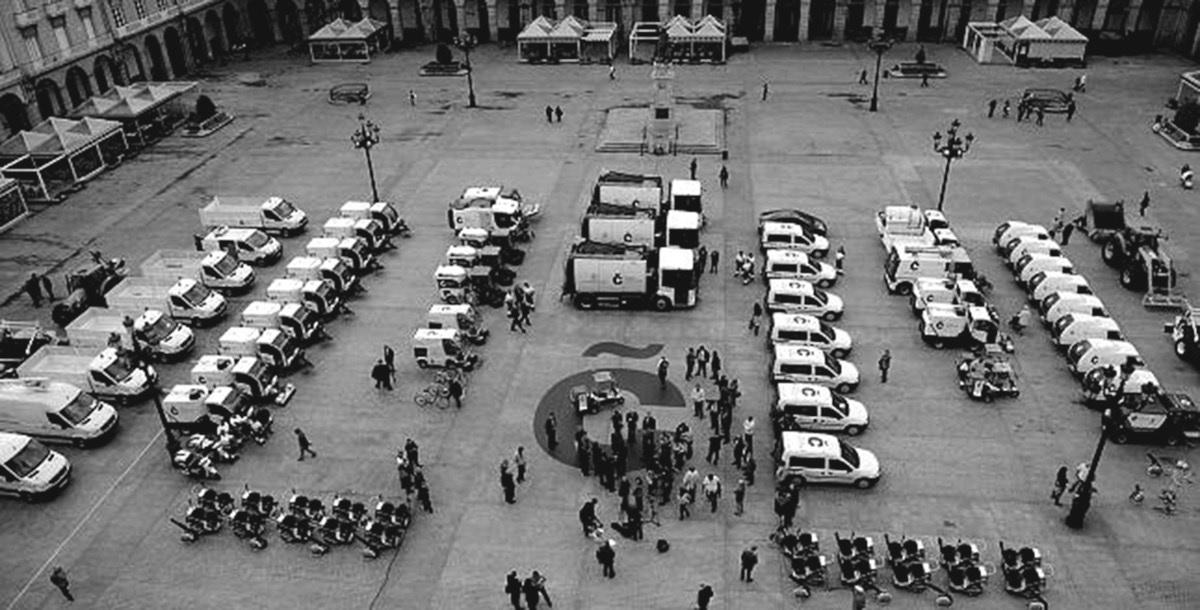 El logo de la CeEñe en la Plaza de María Pita (2009)