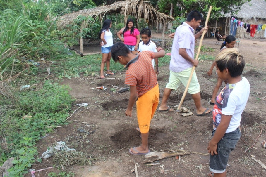 Atividades do Est�gio, Tema Contextual: Planta��o de mandioca na Aldeia Canoan�, Ilha do Bananal 