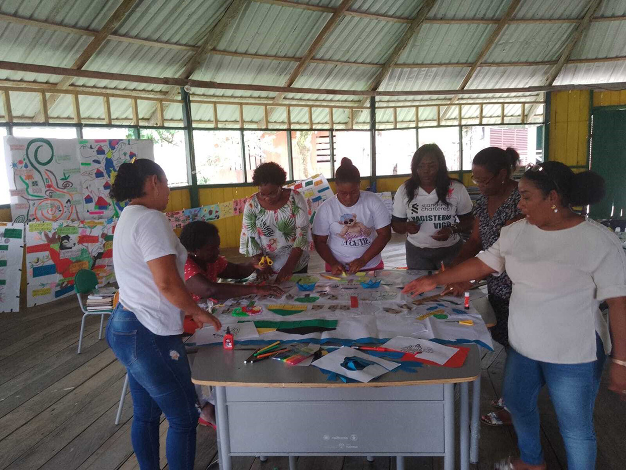 Taller de cartograf�a social pedag�gica con maestras de educaci�n primaria. Instituci�n Educativa Rural Buchad�, Vig�a del Fuerte, Antioquia, Colombia