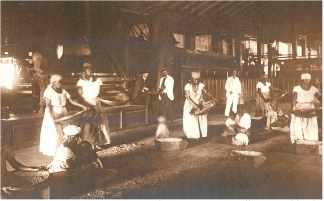Escravas na casa de m&aacute;quinas. Acervo Dra. Lotte K&ouml;hler.