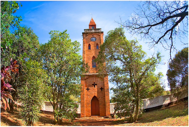 Torre do rel&oacute;gio com mirante. Arquivo Fotogr&aacute;fico Fazenda Ibicaba - S&eacute;culo XXI. Fotos de Alexandre Kantowitz - V.D.R. Fotografias. Acervo Carlota Schmidt Memorial Center.