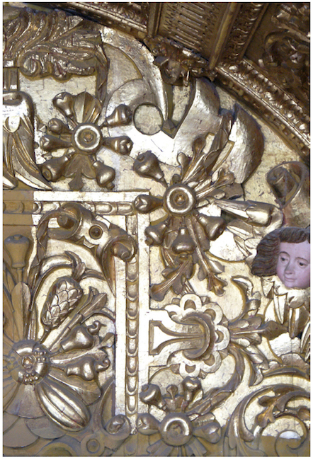 Detalhe na parede de fundo do camarim do altar-mor da Bas&iacute;lica de Salvador, final do s&eacute;culo XVII. Fotografia do autor