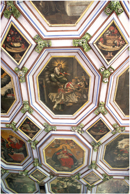 Teto da igreja de Nossa Senhora das Neves, Olinda, Pernambuco, in&iacute;cio do s&eacute;culo XVIII. Fotografia do autor