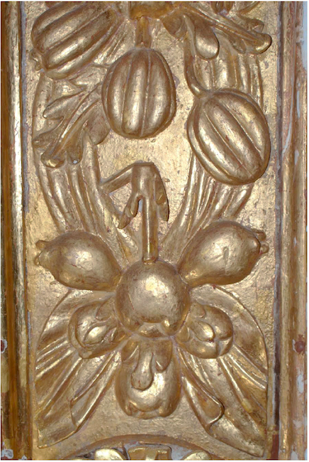 Detalhes das molduras das paredes laterais do altar-mor da Bas&iacute;lica de Salvador, com representa&ccedil;&otilde;es de frutas brasileiras, s&eacute;culo XVII. Fotografias do autor