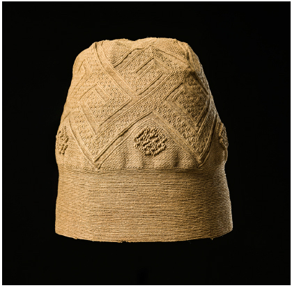 −Mpu cap of status. Kongo Kingdom, before 1674, vegetal fibers, height: 18 cm. National Museum of Denmark, Copenhagen, inv. EDc123. Photograph courtesy of the National Museum of Denmark, Copenhagen.