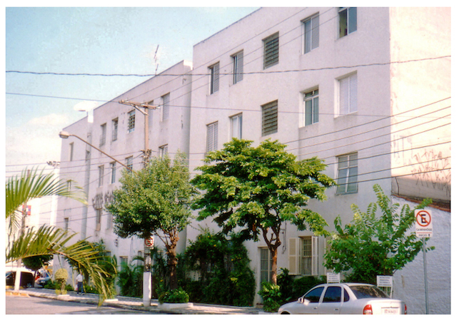 Prédios de apartamentos da Fábrica Ypiranga “Jafet”, em São Paulo. Fotografia de Telma de Barros Correia, 2005.