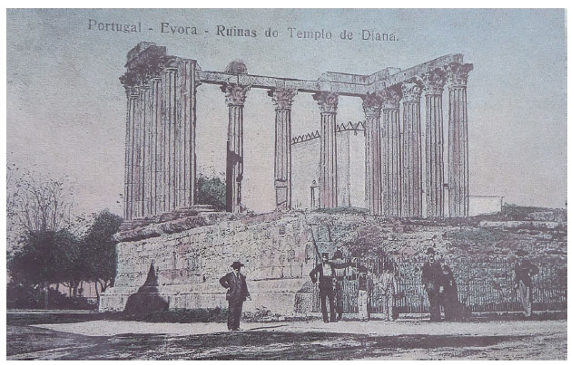 Templo Romano após a restauração, final do século XIX. Reprodução de postal. Fonte: Arquivo Histórico da Câmara Municipal de Évora.
