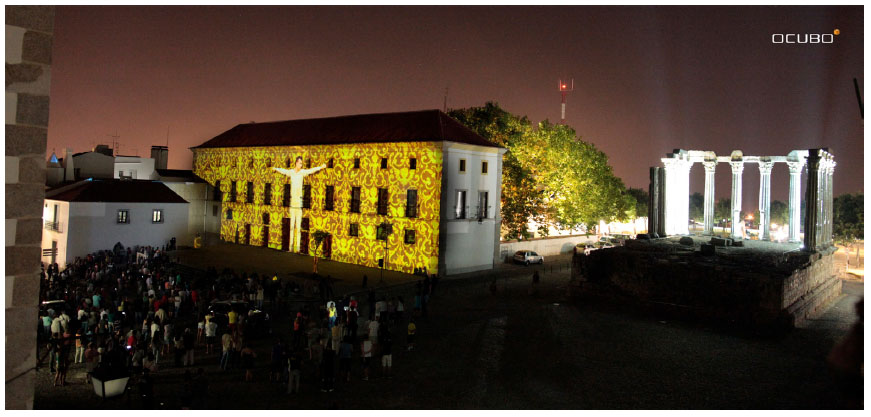 Espetáculo de video mapping A Midsummer Night’s Light. Fórum Eugênio de Almeida e Templo Romano. Fotografia: Ocubo Criativo, 2013.