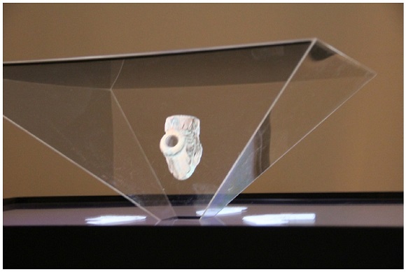 Reprodu&ccedil;&atilde;o hologr&aacute;fica de fragmento de cachimbo, de 1880. 