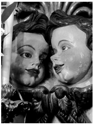 Cabecinhas de anjos, ret&aacute;bulo-mor da Matriz de Santa Luzia, Santa Luzia (2017). 